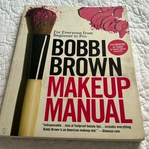 Bobbi Brown  Makeup Manual book .For my glam girlies ✨